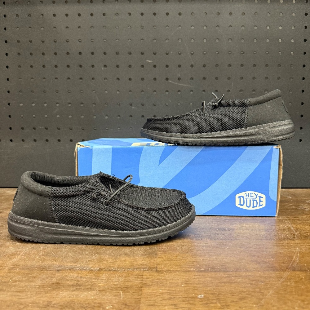 <New W/ Box! Youth Hey Dude Wally Stretch Black Slip On Classic Sneakers Size 4